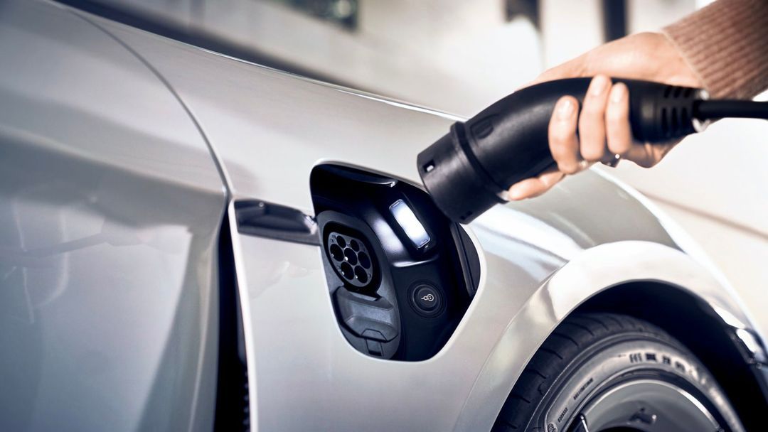 How to Qualify for Electric Vehicle Tax Credits