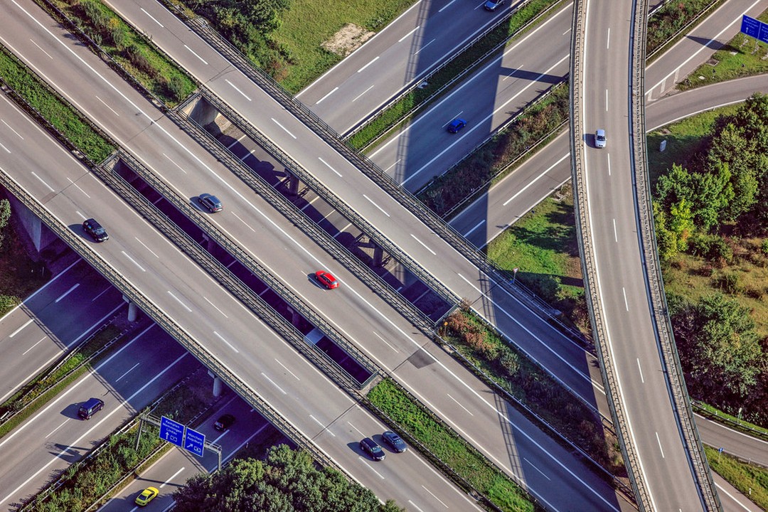 Driving on the Left vs. Right Side of the Road: Key Differences and History Explained