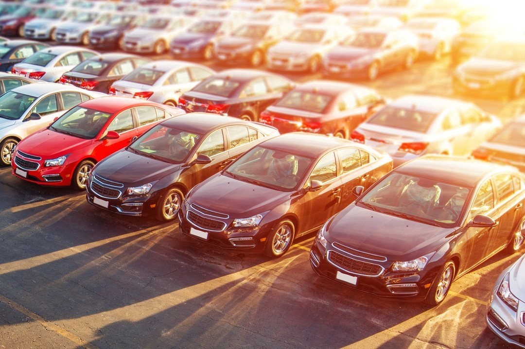 Long-Term Car Rentals: Costs, Benefits & How They Compare to Leasing