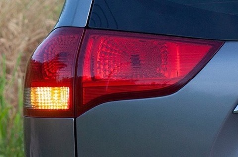 Why Is My Turn Signal Blinking Fast? Common Causes and Easy Fixes