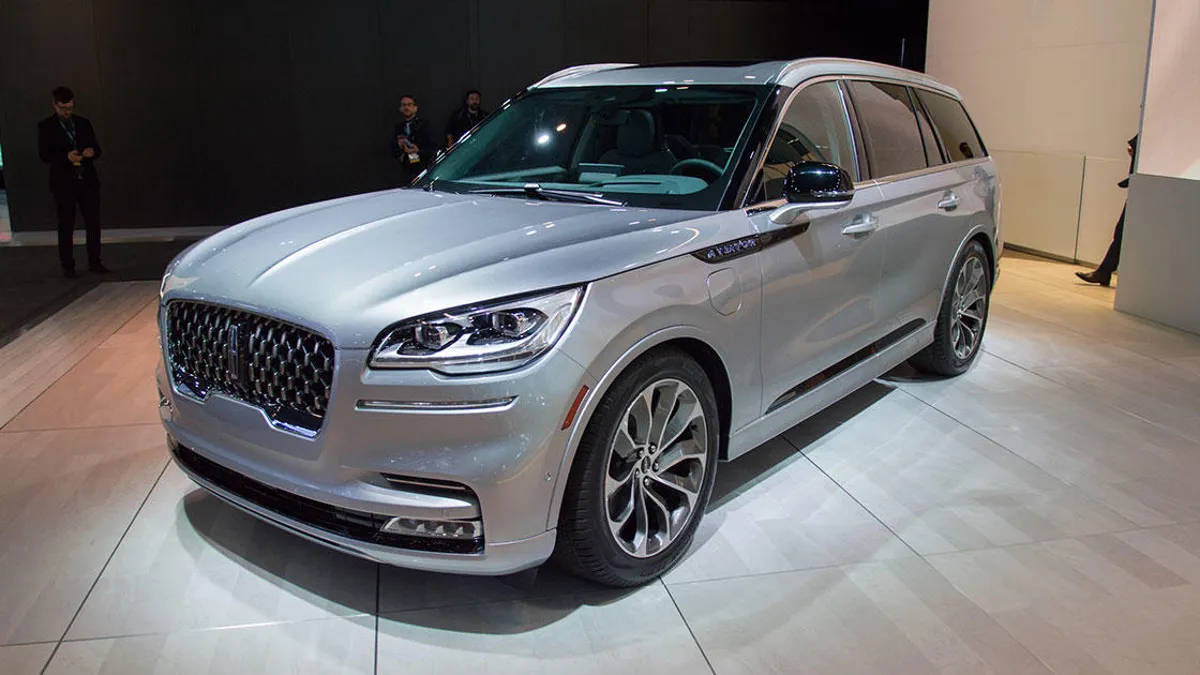 2020 Lincoln Aviator Gains Power and Outscores Cadillac XT6 in Fuel Economy 2020 Lincoln Aviator Gains Power and Outscores Cadillac XT6 in Fuel Economy