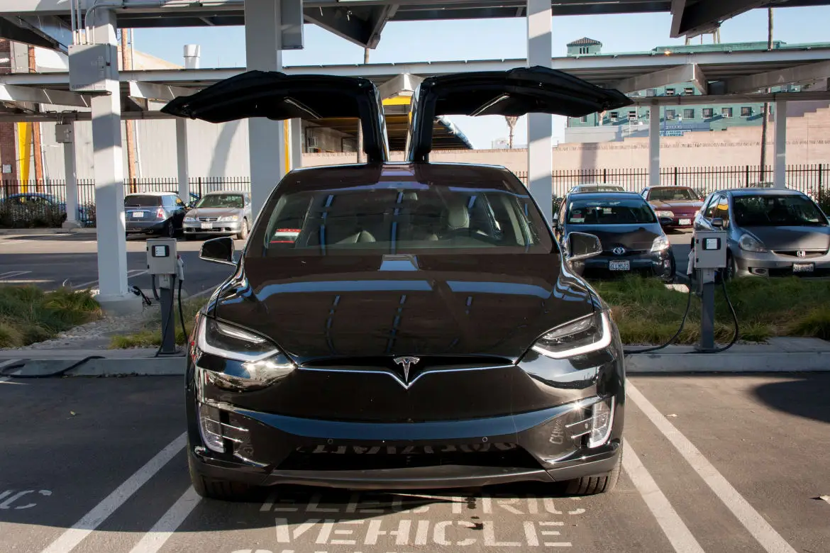 Tesla Drops Model X Base Trim