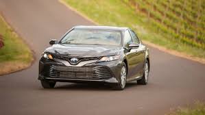 2018 Toyota Camry Hybrid Real-World Fuel Economy Test by MotorVero
