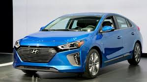 2017 Hyundai Ioniq Hybrid vs. 2017 Toyota Prius: Which Hybrid Delivers Better Fuel Efficiency?