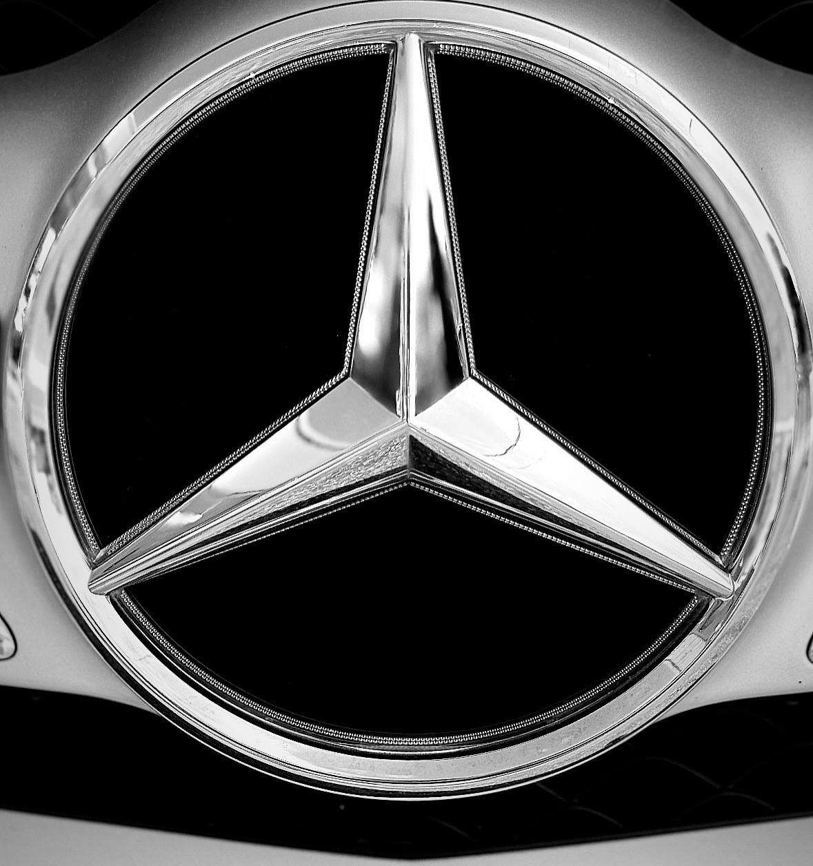 Mercedes-Benz and PowerX Partner to Launch High-Power EV Charging Network Across Japan