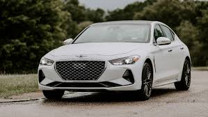2019 Genesis G70 Narrowly Avoids Accident Due to Tire Damage: Key Safety Insights