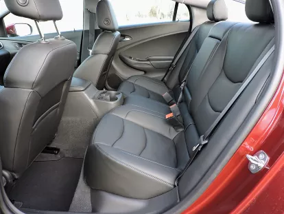 2016 Chevrolet Volt: Car Seat Check