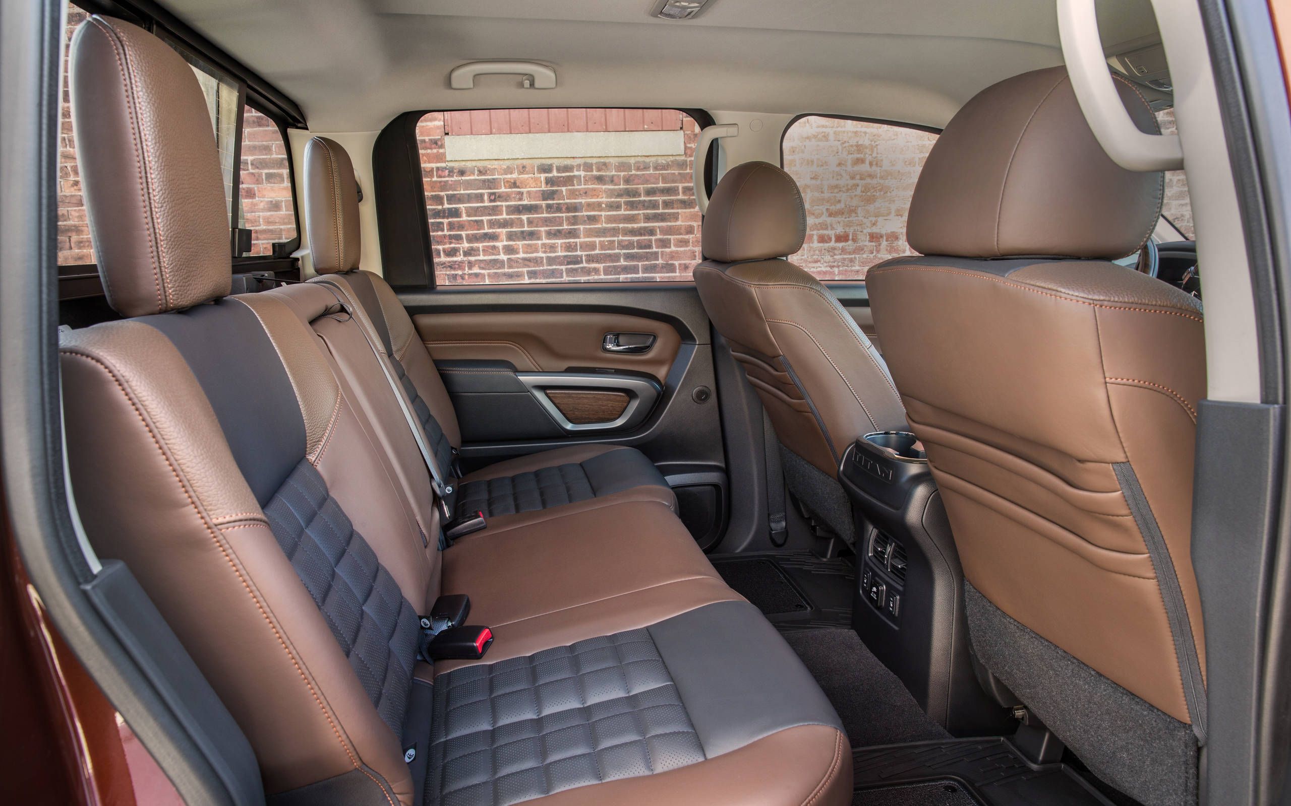 2017 Nissan Titan Crew Cab: Car Seat Check